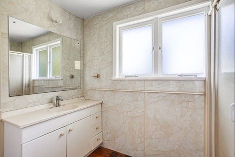 Photo of property in 42 Koraha Road, Kumeu, 0892