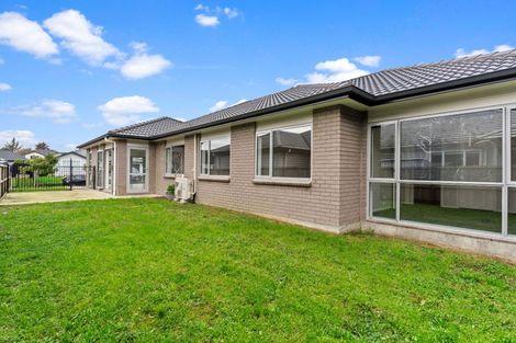 Photo of property in 6 Te Roera Place, Riverhead, 0820