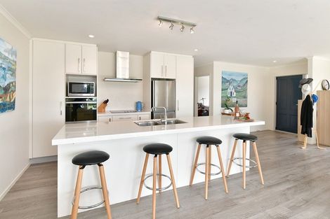 Photo of property in 1333 Whangaparaoa Road, Army Bay, Whangaparaoa, 0930