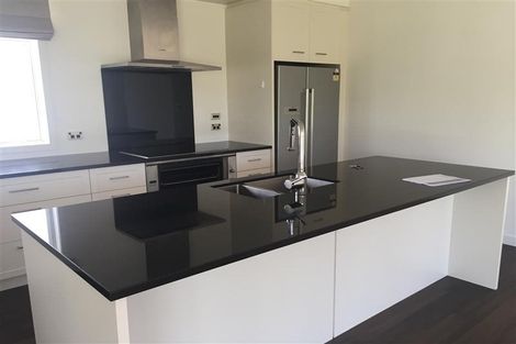 Photo of property in 2 York Terrace, Riverhead, 0820