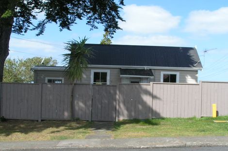 Photo of property in 3/23a Gladstone Road, Northcote, Auckland, 0627