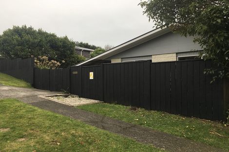 Photo of property in 2 Te Ngaere Place, Merrilands, New Plymouth, 4312