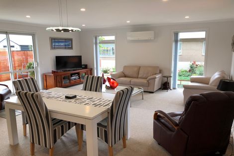 Photo of property in 51 Silver Springs Boulevard, Mosgiel, 9024