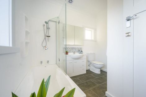 Photo of property in 57b Crewe Crescent, Hokowhitu, Palmerston North, 4410