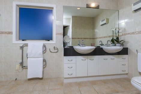 Photo of property in 1/25 Churchill Road, Murrays Bay, Auckland, 0630