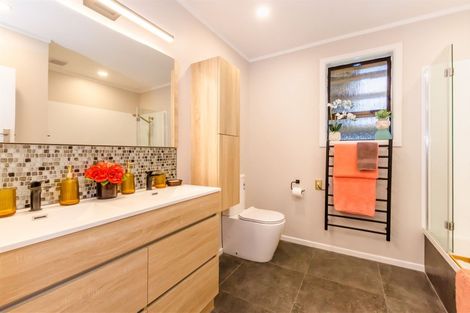 Photo of property in 48 Hookway Grove, Paraparaumu, 5032