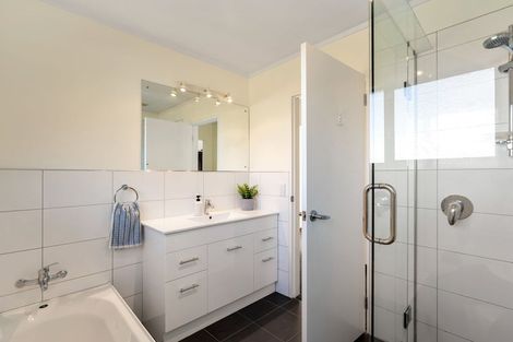 Photo of property in 39 Thatcher Crescent, Crofton Downs, Wellington, 6035
