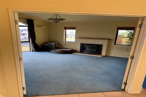 Photo of property in 11 Fairchild Avenue, Goodwood Heights, Auckland, 2105