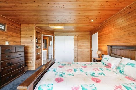 Photo of property in 3 Countess Close, Maupuia, Wellington, 6022