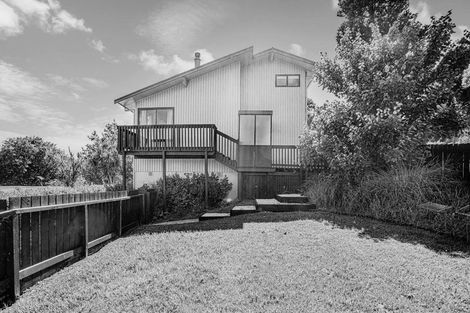 Photo of property in 1/4 Eugen Place, Bayview, Auckland, 0629