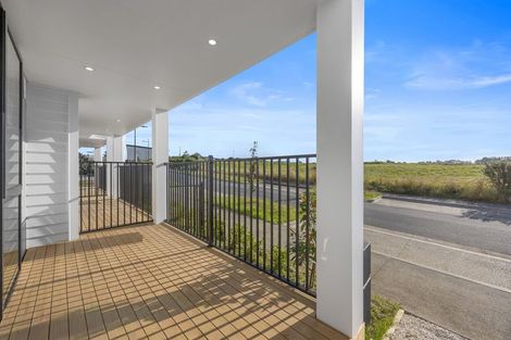 Photo of property in 8 Harikoa Way, Karaka, 2113