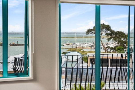 Photo of property in 22 Marguerita Place, West Harbour, Auckland, 0618