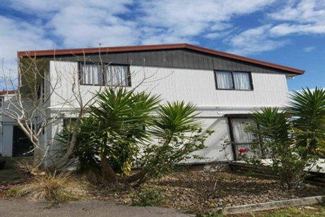 Photo of property in 15 Kopara Place, Clendon Park, Auckland, 2103