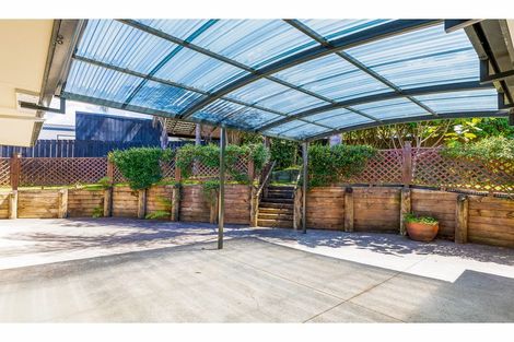 Photo of property in 4 Cloghan Close, Massey, Auckland, 0614