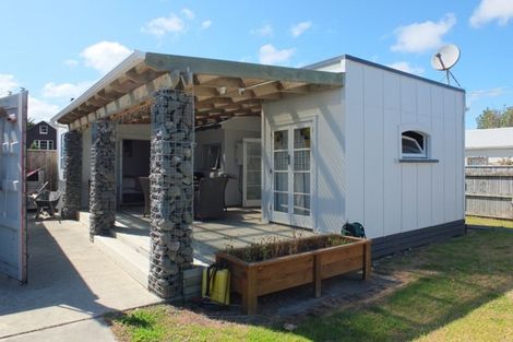 Photo of property in 51 Nash Parade, Foxton Beach, Foxton, 4815