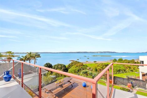 Photo of property in 124 Beach Road, Te Atatu Peninsula, Auckland, 0610