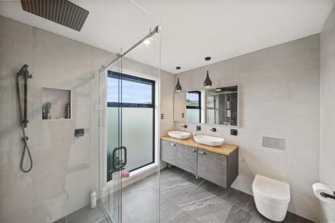 Photo of property in 147 Edgewater Drive, Pakuranga, Auckland, 2010