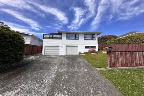 Photo of property in 20 Oswald Crescent, Paparangi, Wellington, 6037