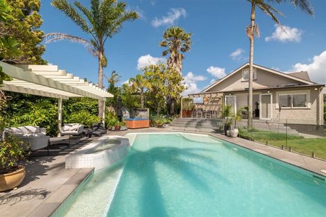 Photo of property in 2 Bayview Road, Hauraki, Auckland, 0622