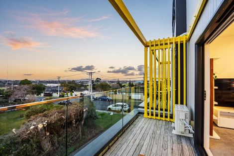 Photo of property in 4/43a Waimumu Road, Massey, Auckland, 0614
