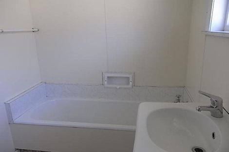 Photo of property in 28 Galway Avenue, Hokowhitu, Palmerston North, 4410