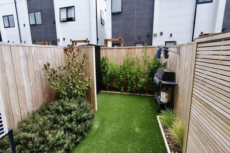 Photo of property in 7/22 Yeovil Road, Te Atatu Peninsula, Auckland, 0610