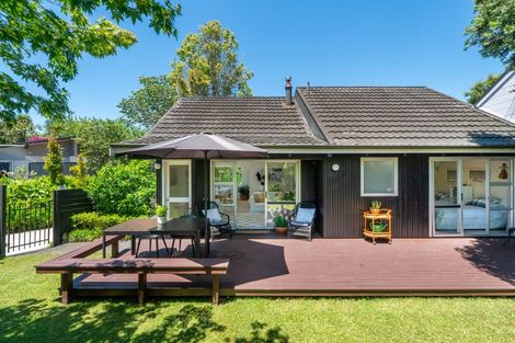 Photo of property in 1/41 Ravenwood Drive, Forrest Hill, Auckland, 0620