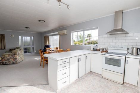 Photo of property in 37 Darlington Street, Ngatea, 3503