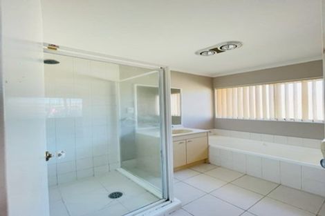 Photo of property in 15 Newbegin Place, Weymouth, Auckland, 2103