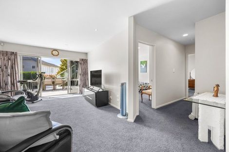 Photo of property in 40 Westpark Drive, West Harbour, Auckland, 0618