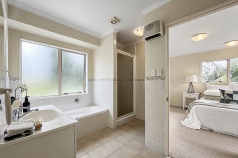 Photo of property in 14 Woodward Avenue, Mangere Bridge, Auckland, 2022