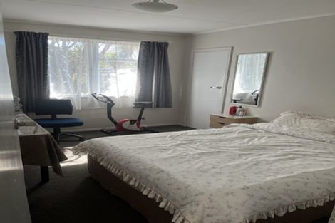 Photo of property in 3 Norfolk Grove, Cannons Creek, Porirua, 5024