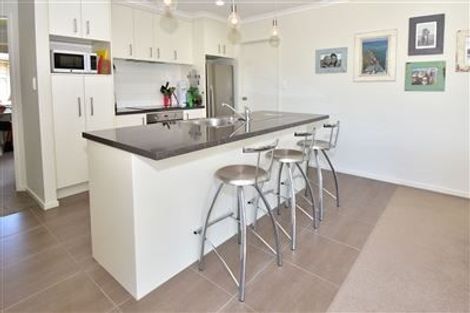 Photo of property in 19 Seamount Drive, Red Beach, 0932