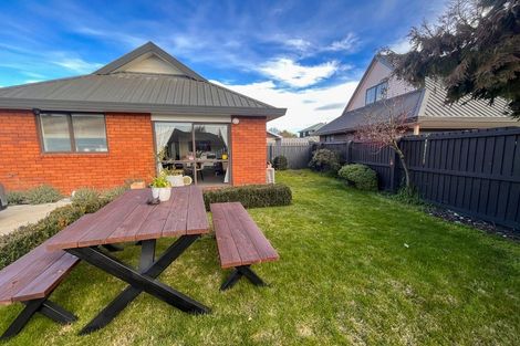 Photo of property in 2/41 Beauford Place, Parklands, Christchurch, 8083