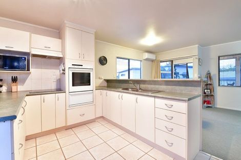 Photo of property in 15b Pacific Parade, Army Bay, Whangaparaoa, 0930