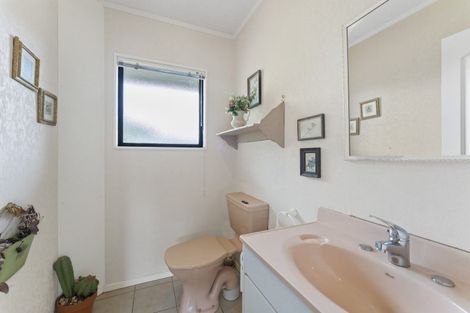 Photo of property in 38 Kakariki Grove, Waikanae, 5036