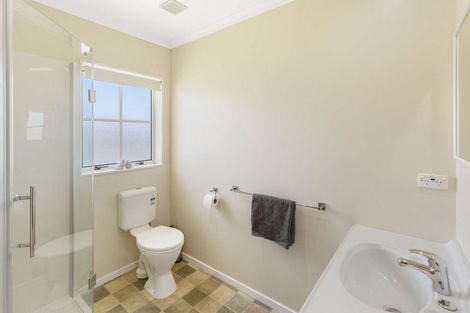 Photo of property in 2 Beech Place, Hawera, 4610