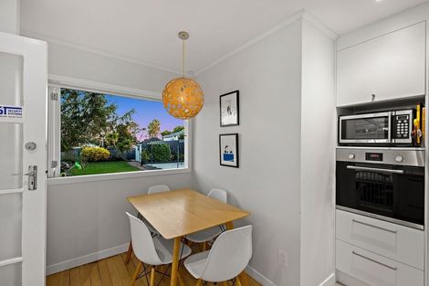 Photo of property in 9 Devon Street, Te Atatu South, Auckland, 0610