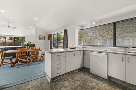 Photo of property in 12 Kingsgate Row, Havelock North, 4130