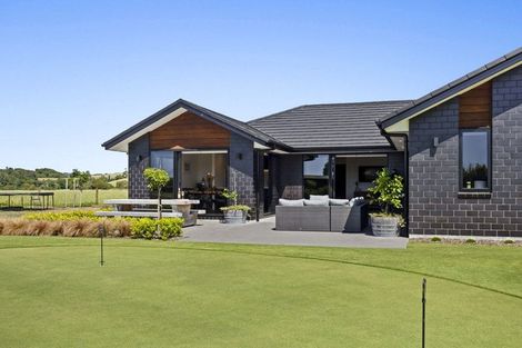 Photo of property in 8 Tikorangi Road East, Tikorangi, 4383