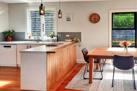 Photo of property in 36 Aratoro Place, Mount Pleasant, Christchurch, 8081