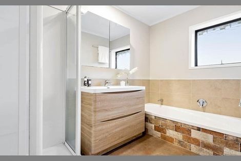 Photo of property in 1/30 Curacao Place, Half Moon Bay, Auckland, 2012