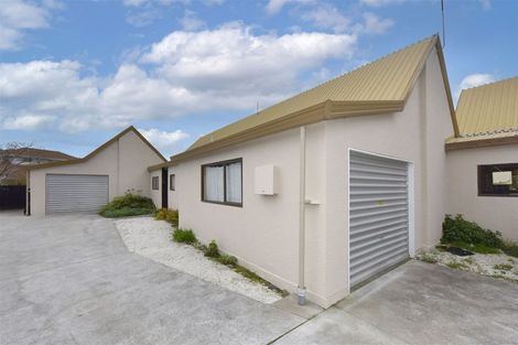 Photo of property in 2/63 Beachville Road, Redcliffs, Christchurch, 8081