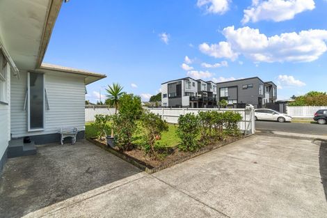 Photo of property in 3 Convair Crescent, Mangere, Auckland, 2022