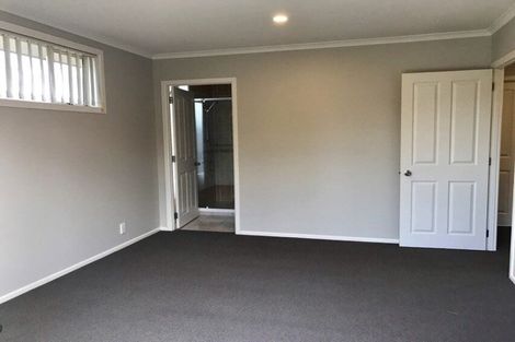 Photo of property in 4 Ballydonegan Rise, East Tamaki, Auckland, 2013