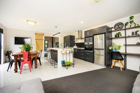 Photo of property in 18 Galea Grove, Kelvin Grove, Palmerston North, 4414