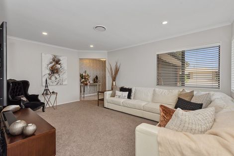 Photo of property in 8 Waiwherowhero Drive, St Andrews, Hamilton, 3200