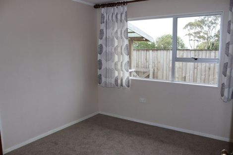 Photo of property in 70 Millbrook Road, Henderson, Auckland, 0612
