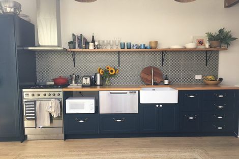 Photo of property in 201 Onepu Road, Lyall Bay, Wellington, 6022