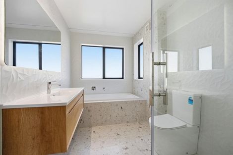Photo of property in 2/8 Park Rise, Campbells Bay, Auckland, 0630